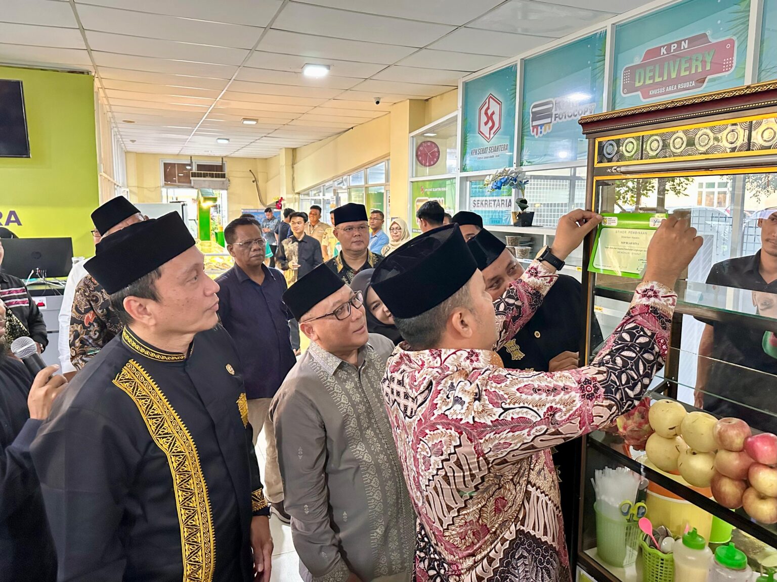 Staf Ahli Gubernur Resmikan Zona Kuliner Halal, Aman, dan Sehat di RSUDZA